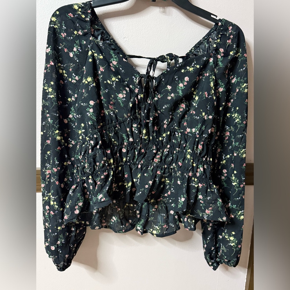 NEW Dizzy Lizzy Long Sleeve Smocked Blouse. Size XL